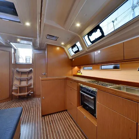 Hotel na wodzie Sailing Yacht Queen Eliza Warna