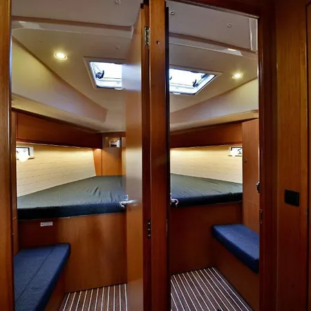Hotel na wodzie Sailing Yacht Queen Eliza *