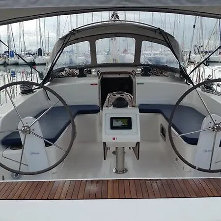 Sailing Yacht Queen Eliza Hotel na wodzie Warna